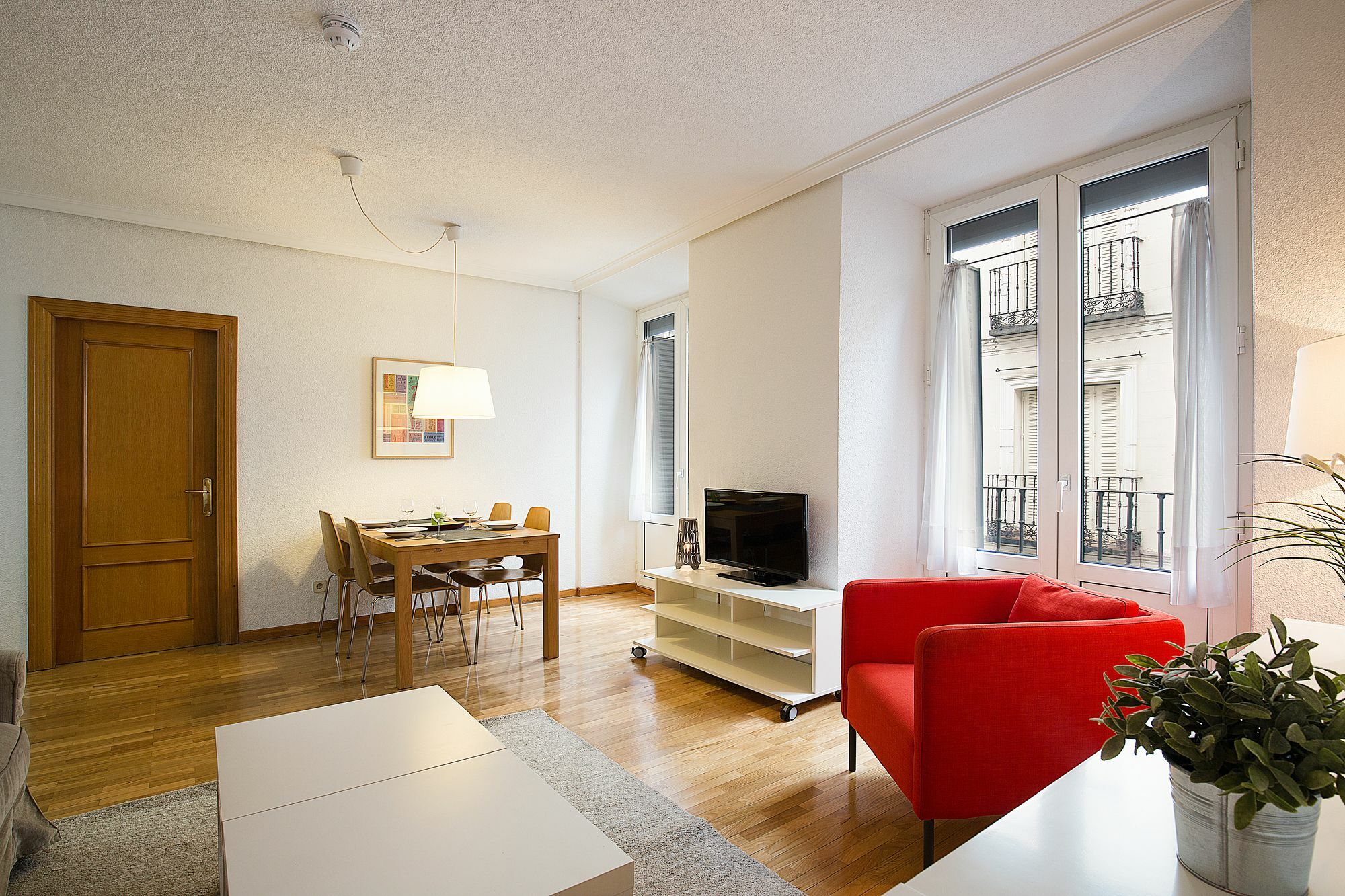 Apartamentos San Lorenzo 26 مدريد المظهر الخارجي الصورة